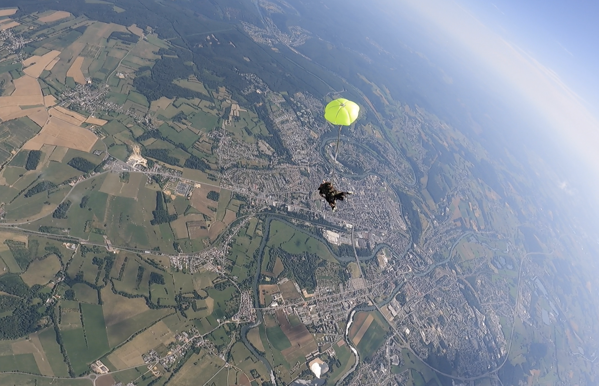 Saut en parachute au dessus de charleville